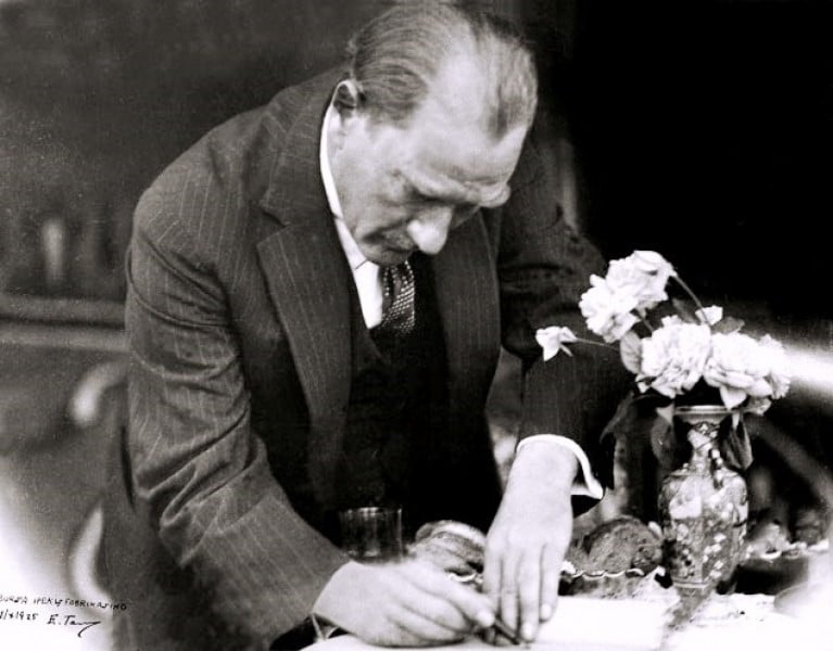 Ataturk taking notes