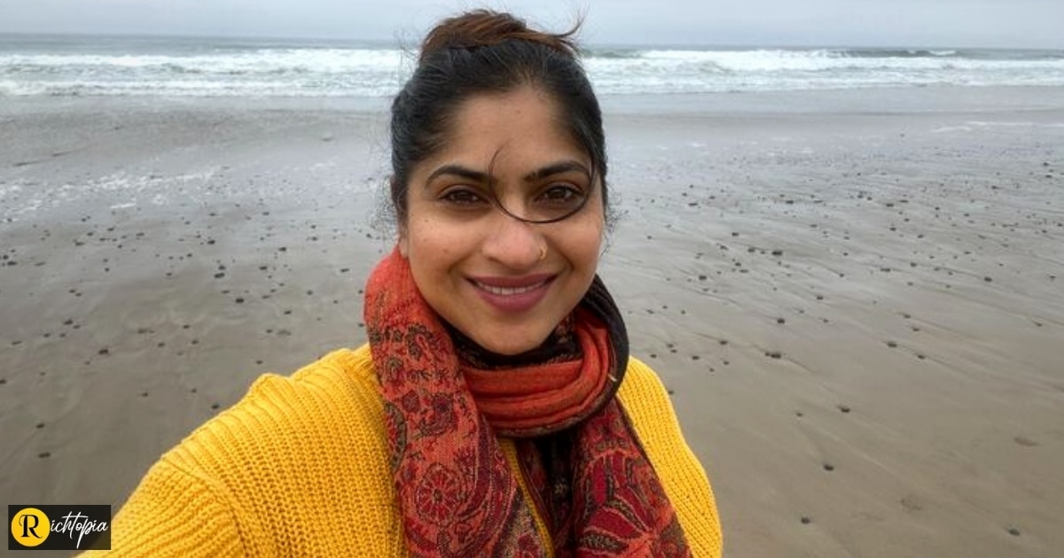 Anita Ramachandran selfie at the beach